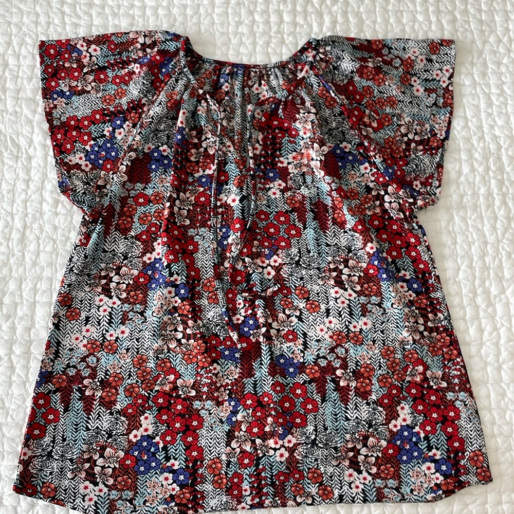 Boutique flutter sleeve blouse